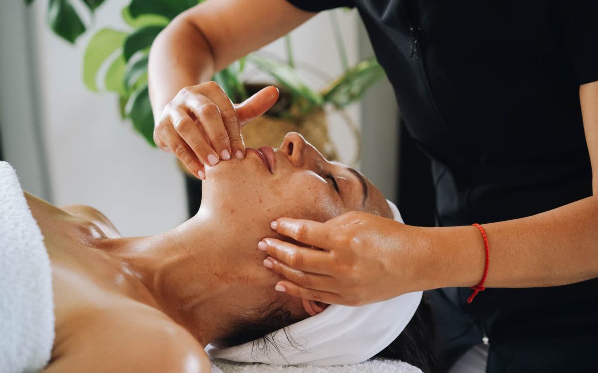 Limfna drenaža lica rukama
